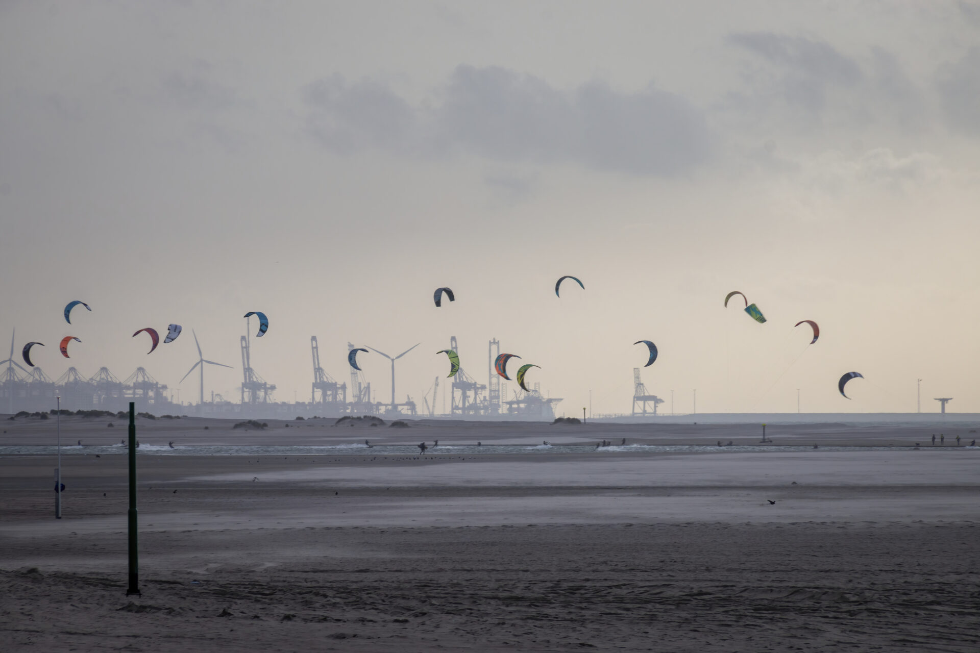 Storm Alert # Riding the Energy Market Wave with MarkeDroid IStock 1385433654